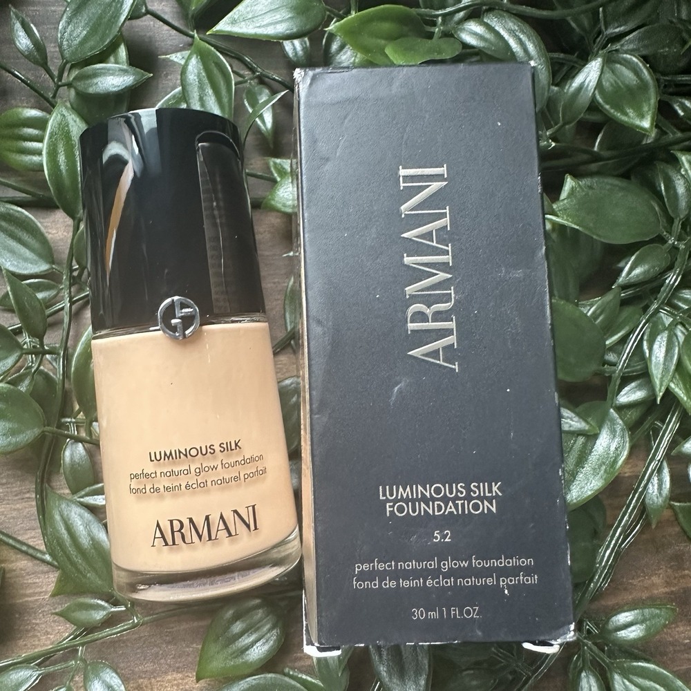 Armani Beauty Luminous Silk Blurring Foundation - 5.2 - Full Size 1 oz NEW BNIB